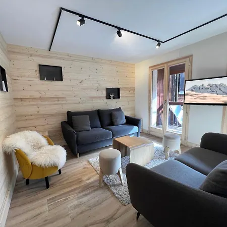 Ours Polaire Bel Village Et Pistes La Clusaz