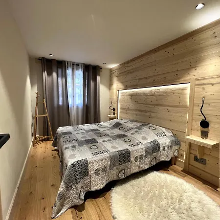 Ours Polaire Bel Village Et Pistes *