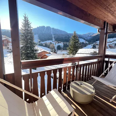 Ours Polaire Bel Village Et Pistes *